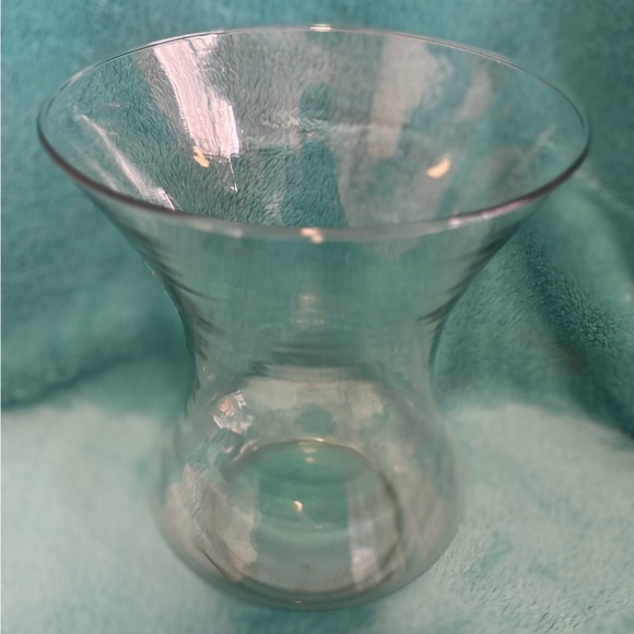 Other - Like New Elegant Clear Glass Vase